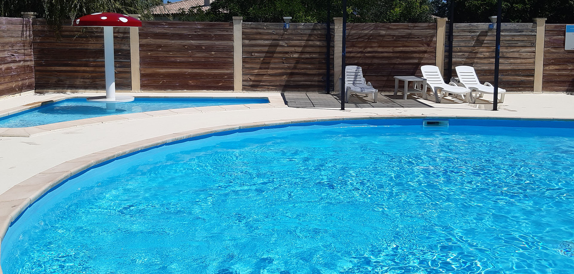 Piscina del camping Les Peupliers, cerca de Béziers