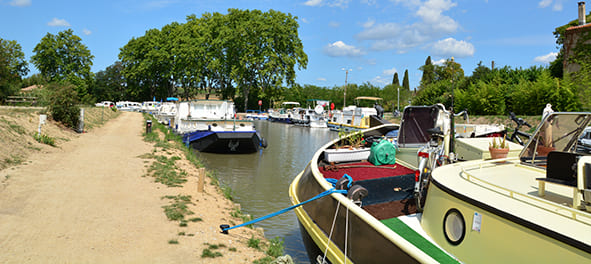 Capestang port is a few miles from the 3* Les Peupliers campsite in Colombiers