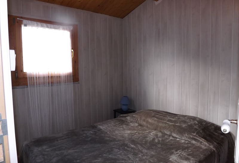 Chambre avec 1 lit en 140  : chalet 2 / 4 places