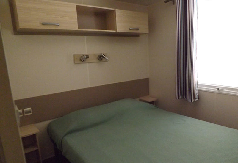 Slaapkamer: stacaravan van 28-29 m² met 2 slaapkamers voor 4 tot 6 personen