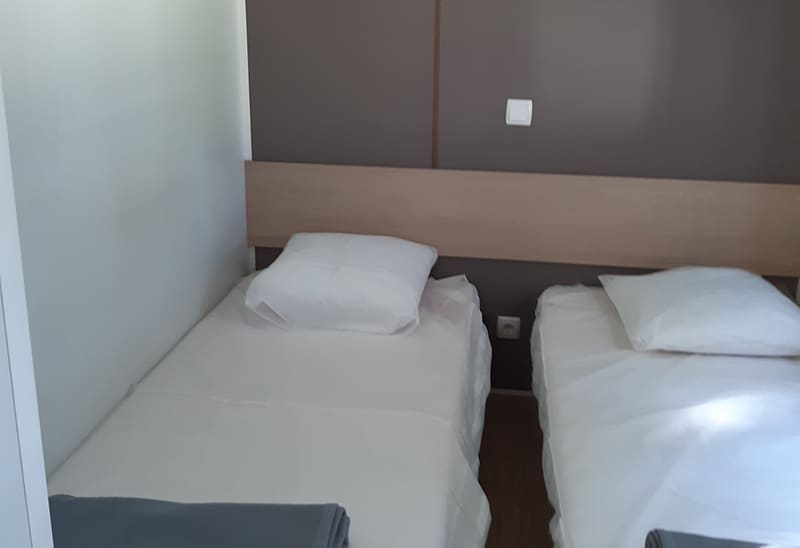 Bedroom: 3-bedroom 35m² mobilehome sleeping 6-8