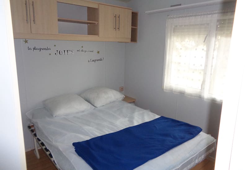 Slaapkamer: stacaravan van 40 m² met 3 slaapkamers voor 6 tot 8 personen